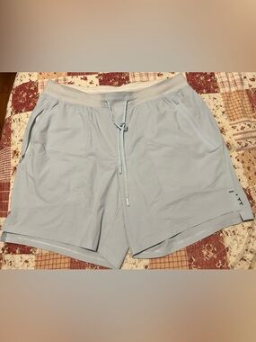 Lululemon License to Train Shorts 6” size L